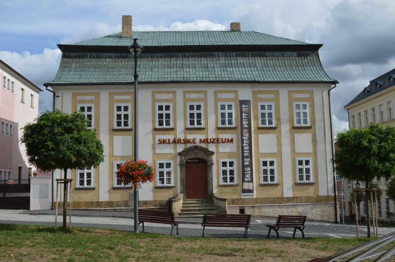 Vila Lipa Novy Bor Luaran gambar