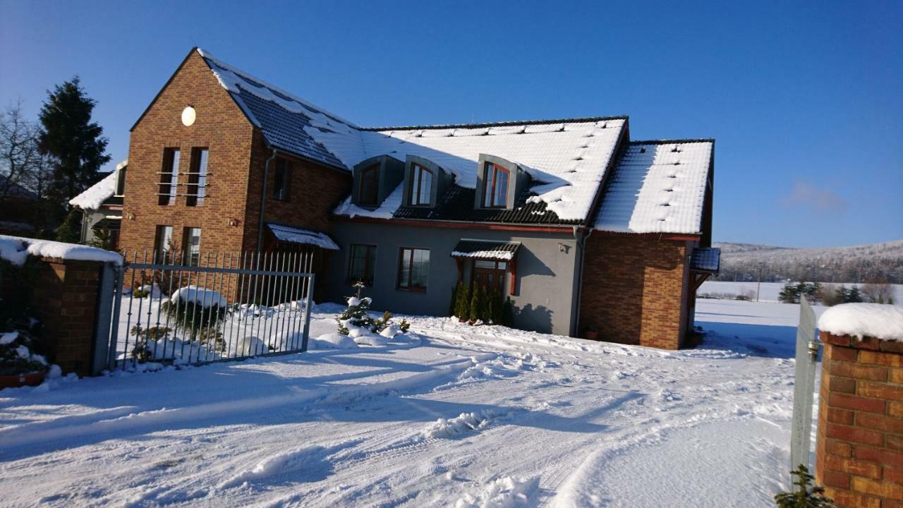Vila Lipa Novy Bor Luaran gambar