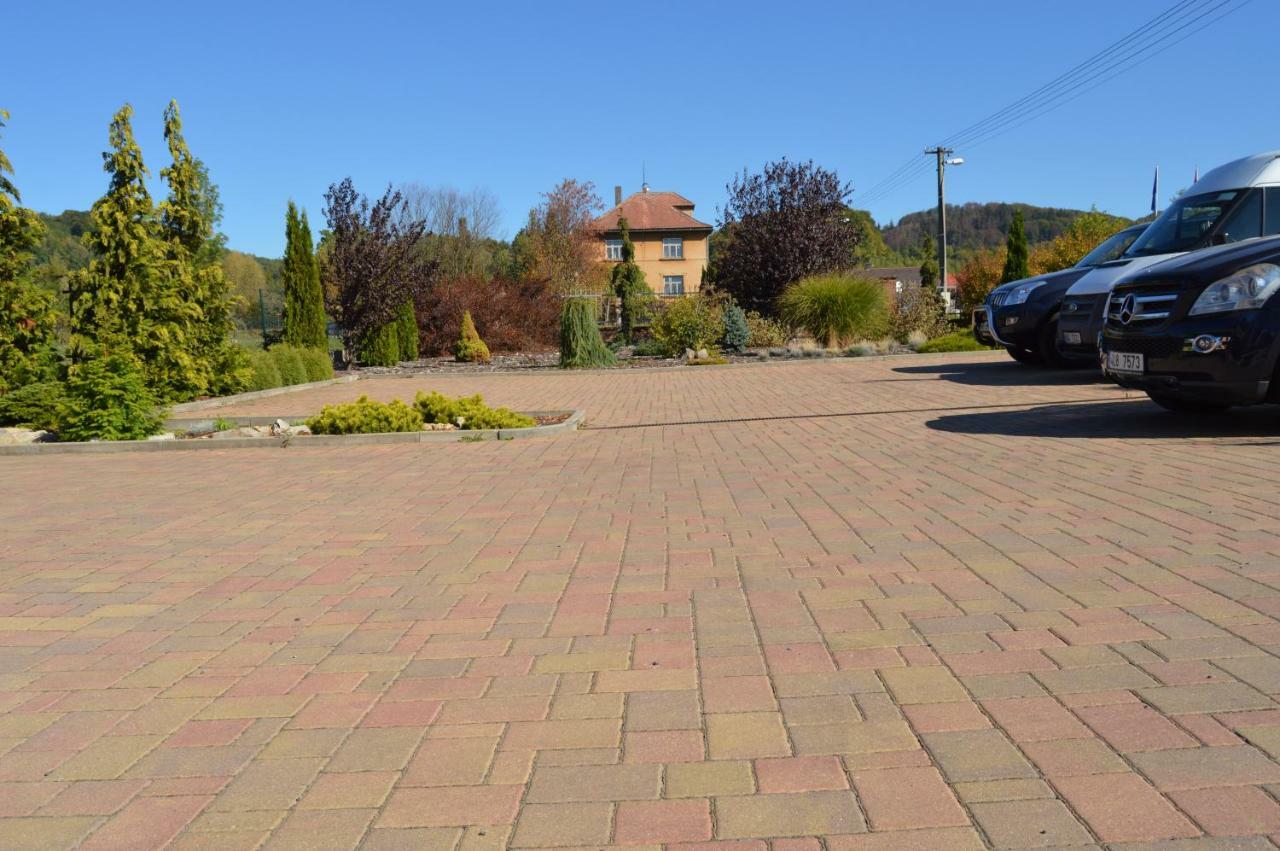 Vila Lipa Novy Bor Luaran gambar
